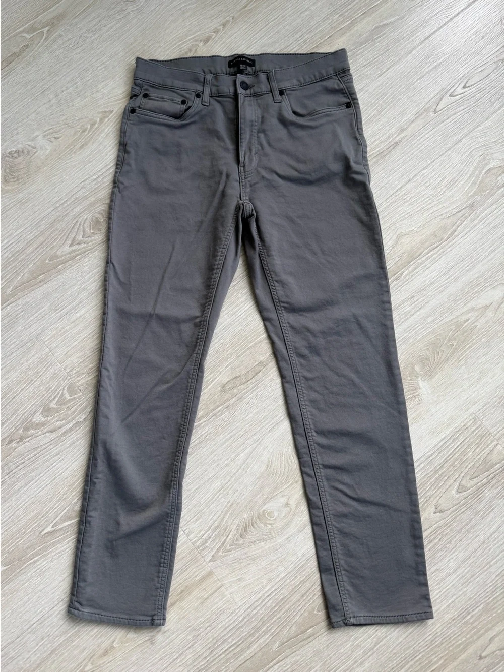 Banana Republic Gray Slim Travelers- 32 x 32- NWOT